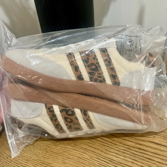 New Never Worn. Leopard Print Women's Sneakers - Picture 4 of 4